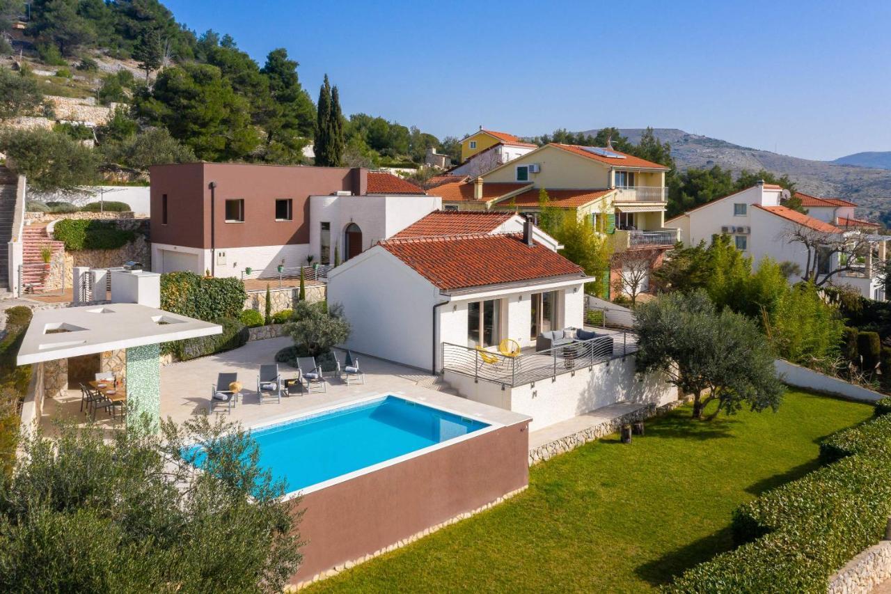 Villa Tela With Pool Zaboric Exterior photo