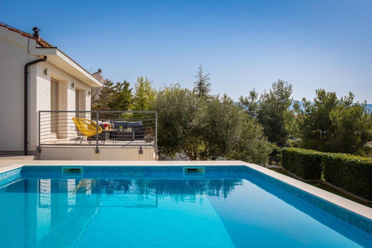 Villa Tela With Pool Zaboric Exterior photo