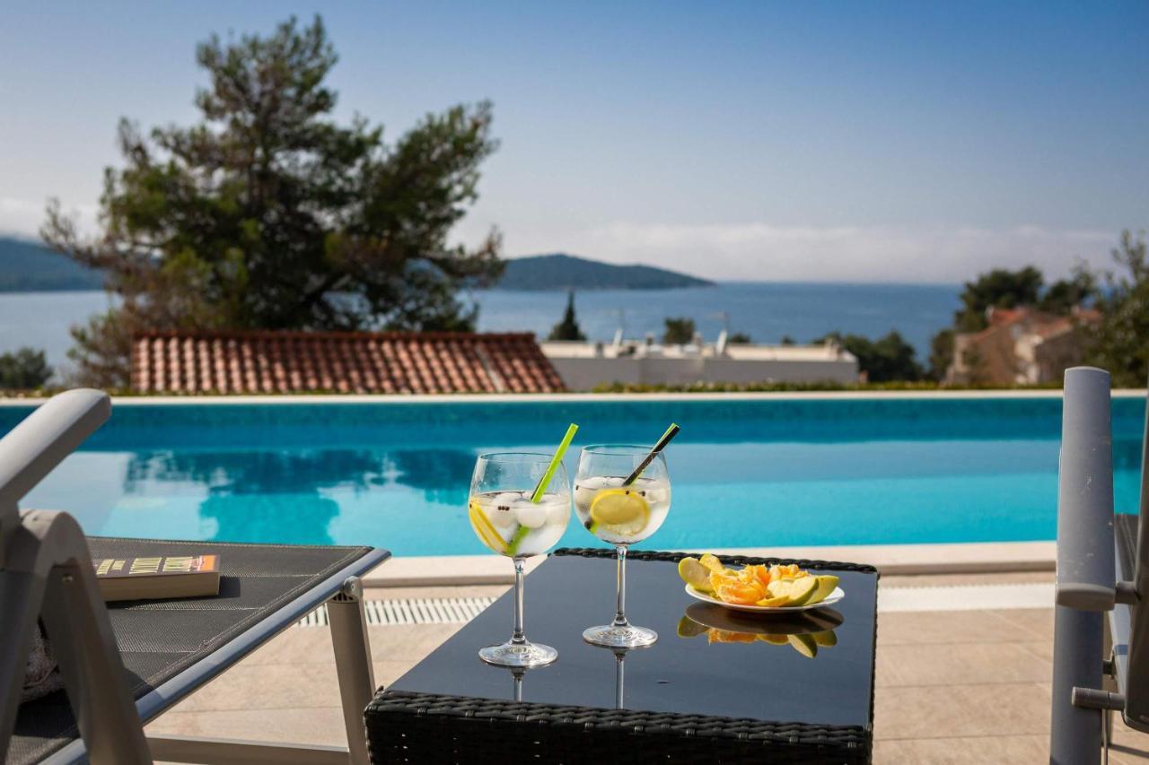 Villa Tela With Pool Zaboric Exterior photo